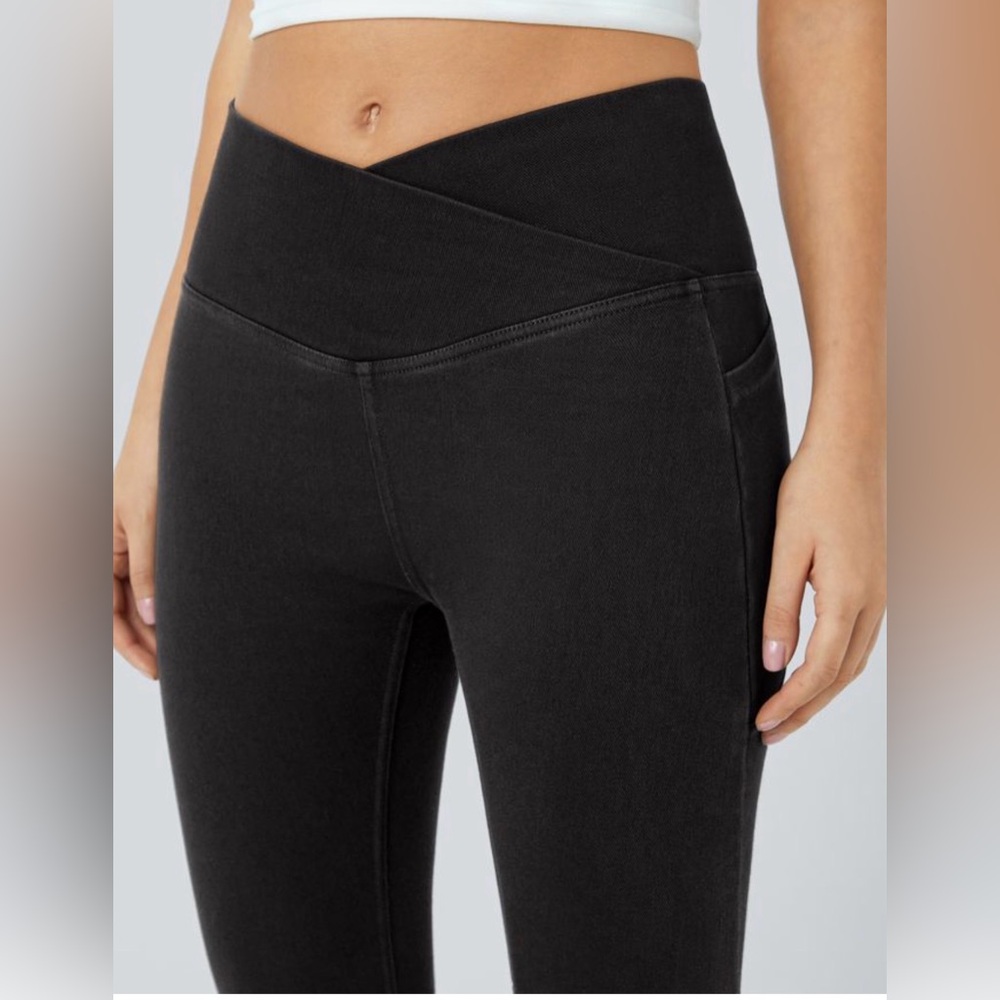 Halara Flex™ Crossover Pocket Denim Work Leggings in Black Denim Size M - Picture 5 of 16